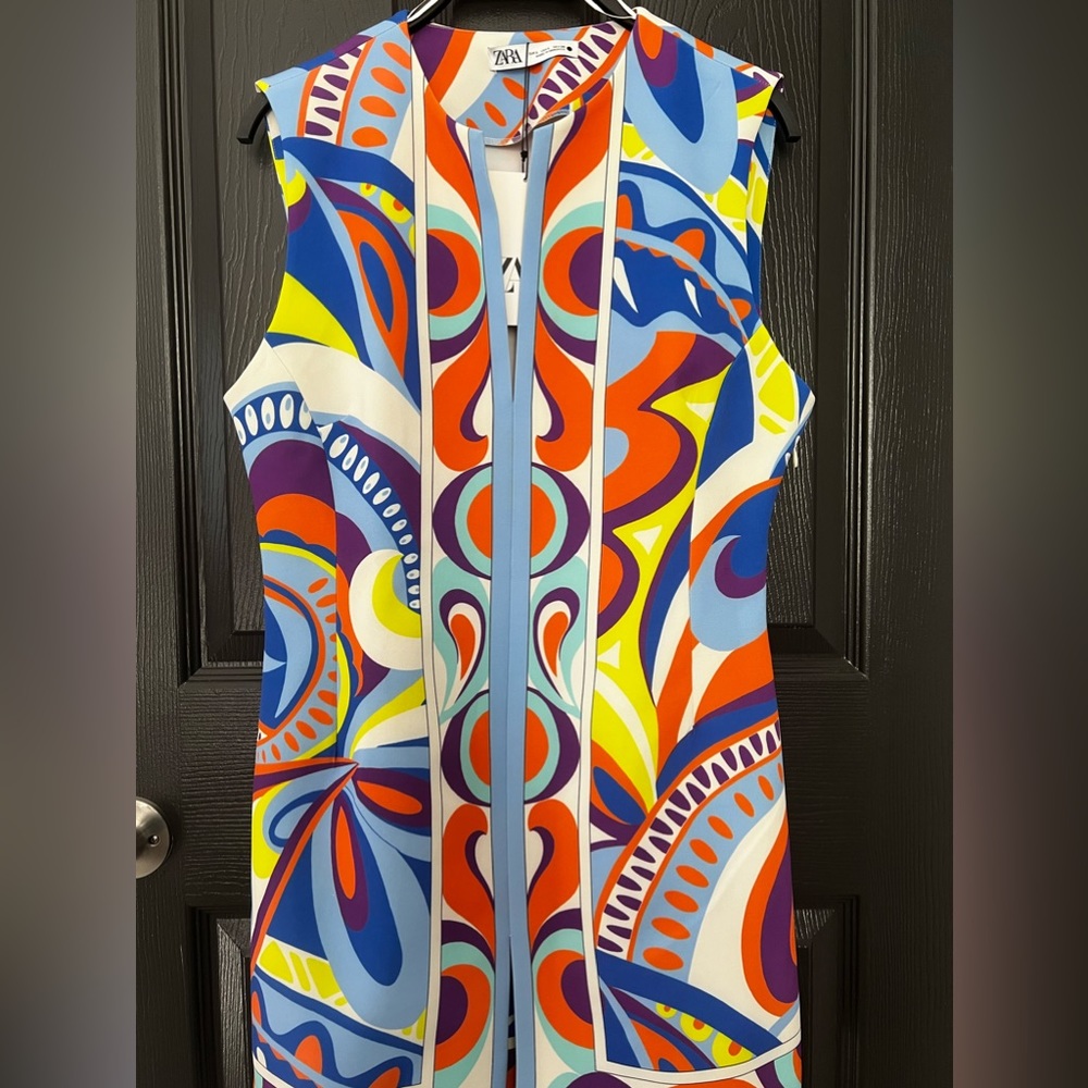 ZARA- ABSTRACT*** BRAND NEW !!** SIZE LARGE